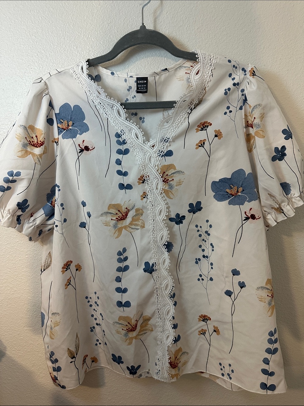 SHEIN White Floral Lace-Trim Puff Sleeve Blouse